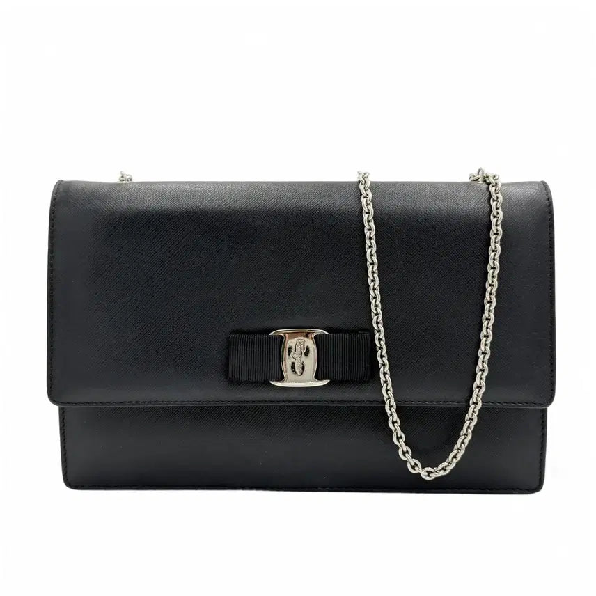 [BUNJANG] Salvatore Ferragamo Gini Vara Crossbody Bag Black Leather / 페라가모 21 21D855 블랙 크로스백 지니 바라 가방