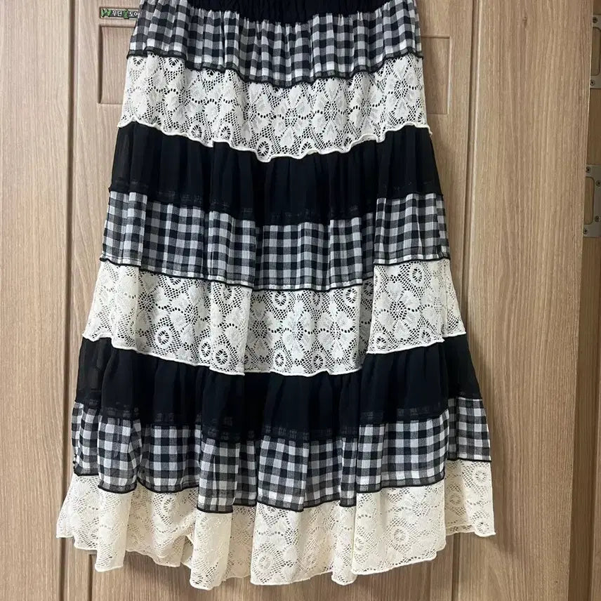 [BUNJANG] Hagumi Mori-look Check Lace Tiered Banding Skirt Top / 하구미 모리룩 체크 레이스 캉캉 밴딩 스커트 탑