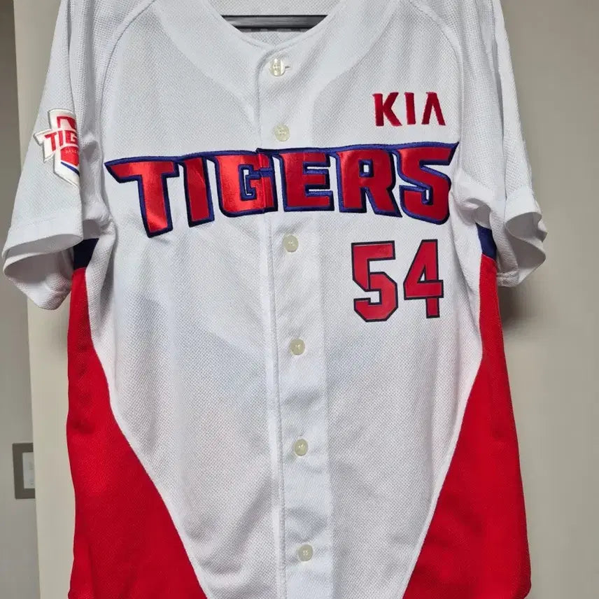 [BUNJANG] Kia Tigers Yang Hyeon-jong Player #54 Baseball Jersey (Size 100) / 기아타이거즈 유니폼 100사이즈 양현종 선수 마킹 판매합니다