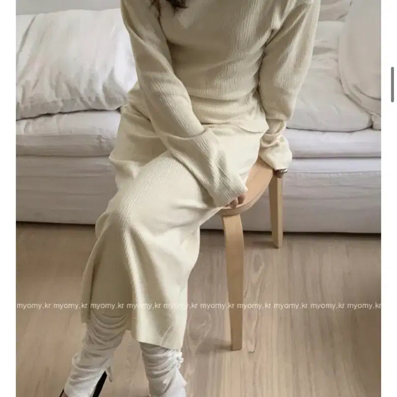 [BUNJANG] Founders Cream Pleated High Neck Semi-Turtleneck Banding Long Skirt Set / 파운더스 크림색 플리츠 하이넥 반폴라 밴딩 롱스커트 set