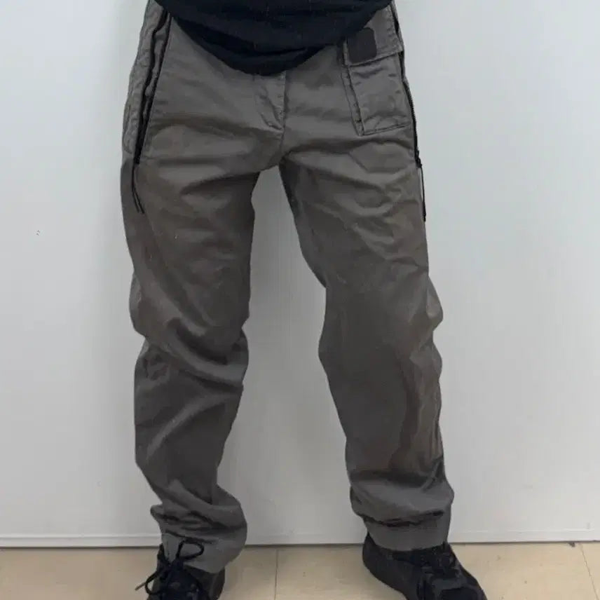 [BUNJANG] CP Company Metropolis Logo Patch Cargo Pants E0615 / 씨피컴퍼니 메트로폴리스 로고 패치 카고팬츠 E0615