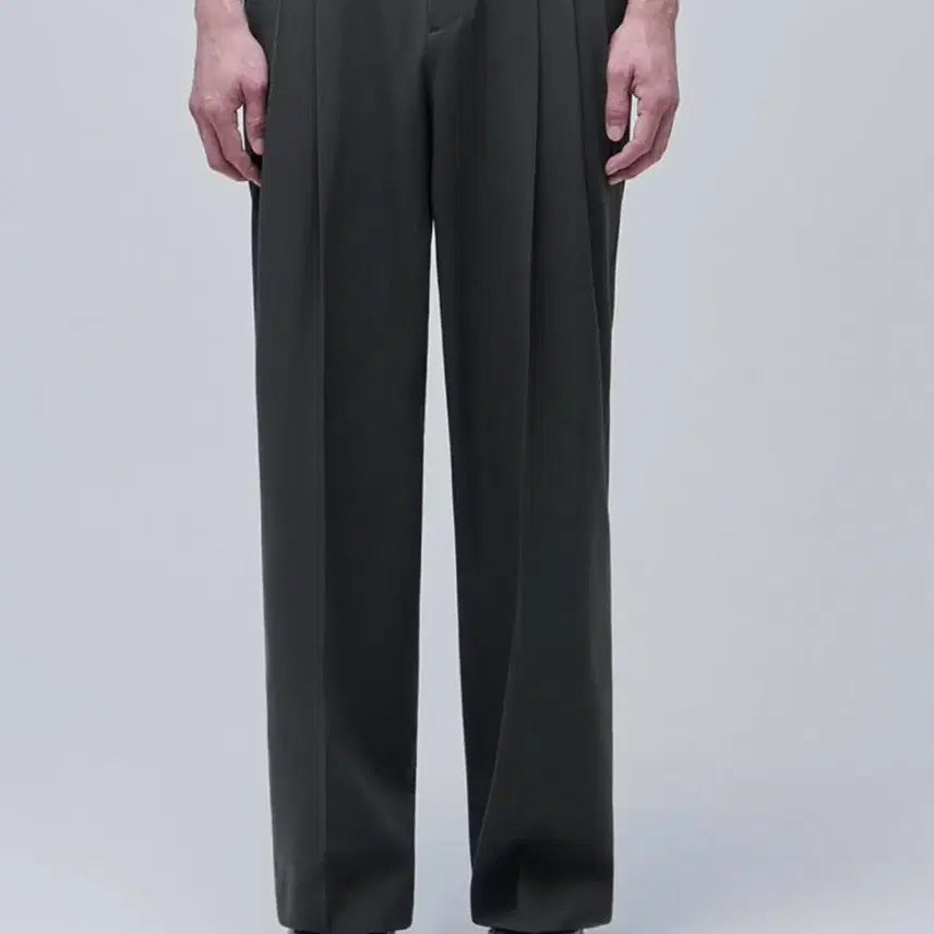 [BUNJANG] Musinsa Standard Three-Tuck Semi Balloon Slacks - Gunmetal / 무신사 스탠다드 쓰리 턱 세미 벌룬 슬랙스 건메탈 30