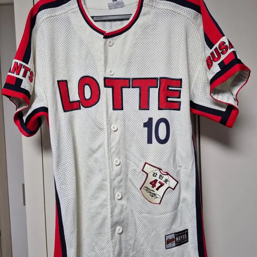 [BUNJANG] Lotte Giants Lee Dae-ho Player Marked Vintage Baseball Jersey (Size 105) / 롯데자이언츠 올드 유니폼 105사이즈 이대호 선수 마킹 판매합니다