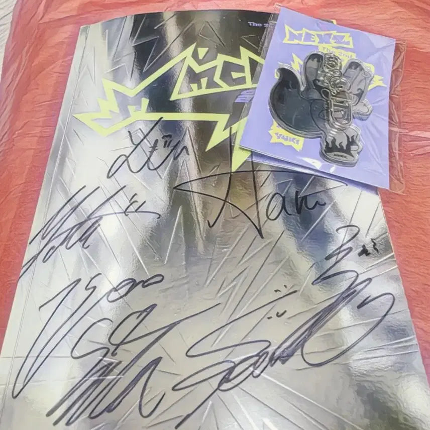 [BUNJANG] NEXZ Mmchk Signed Album & Keyring / 넥스지 (NEXZ) Mmchkk 사인앨범 & 키링