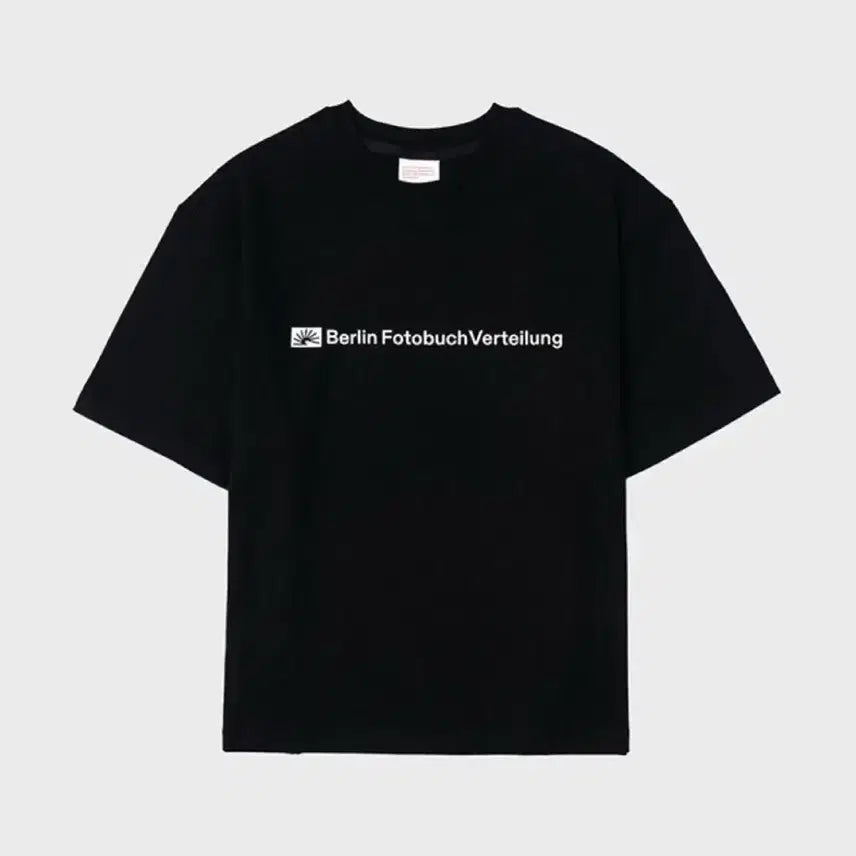 [BUNJANG] Berlin Photobook Distribution Center Logo T-Shirt Black S / 베를린포토북디스트리뷰션 센터로고티 블랙 S