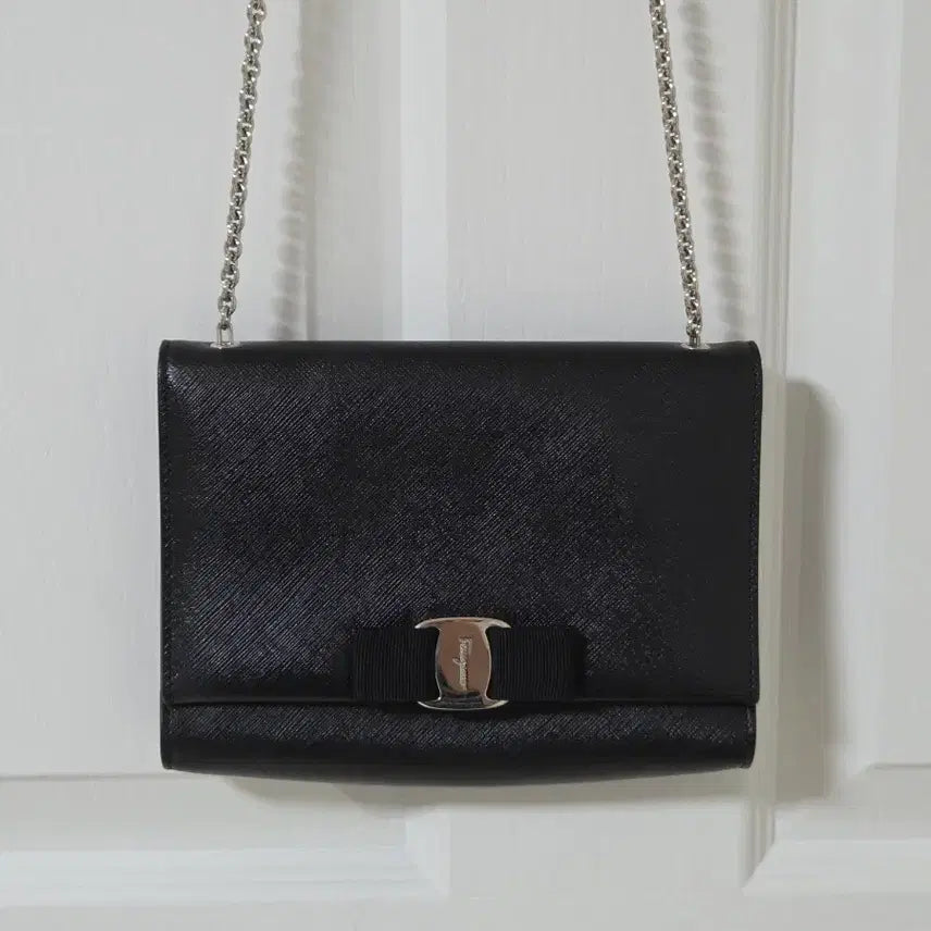 [BUNJANG] Salvatore Ferragamo Vara Bow Gini Bag Silver / 페라가모 바라 리본 지니백 은장