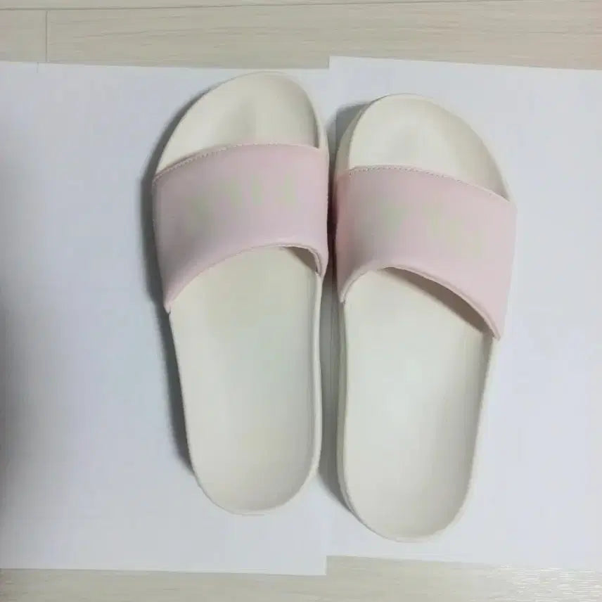 [BUNJANG] Fila White Pink Strap Slippers (220) / (거의 새것)  휠라 슬리퍼. 220