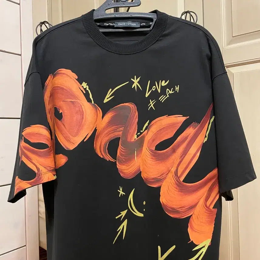 [BUNJANG] Graphic Print Short Sleeve T-Shirt / 여성티셔츠