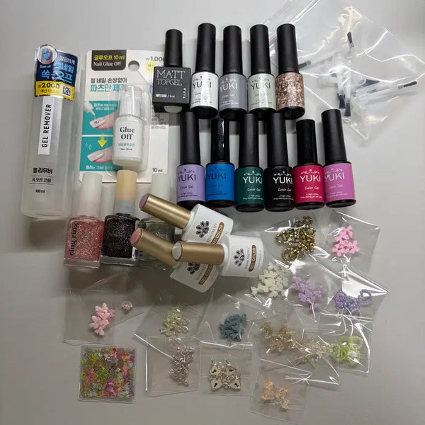 [BUNJANG] Bulk Gel Nail Art Supplies Set with Beads, Charms, and Brushes / 젤 네일아트 재료 일괄 비즈 파츠 보석파츠 유키 젤네일 브러쉬