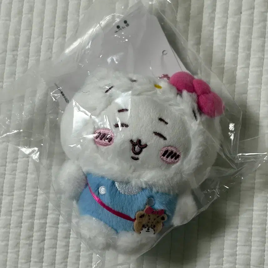 [BUNJANG] Chiikawa x Sanrio Collaboration Mascot (Chiikawa x Hello Kitty) / 치이카와 산리오 마스코트(치이카와 헬로키티)