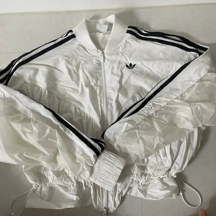 [BUNJANG] Adidas 3-Stripes Cropped Windbreaker White / 아디다스 3선 바람막이 화이트