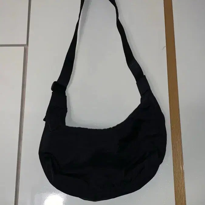 [BUNJANG] BAKU Medium Nylon Crescent Bag / 바쿠 미디엄 나일론 크레센트백