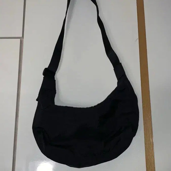 [BUNJANG] BAKU Medium Nylon Crescent Bag / 바쿠 미디엄 나일론 크레센트백