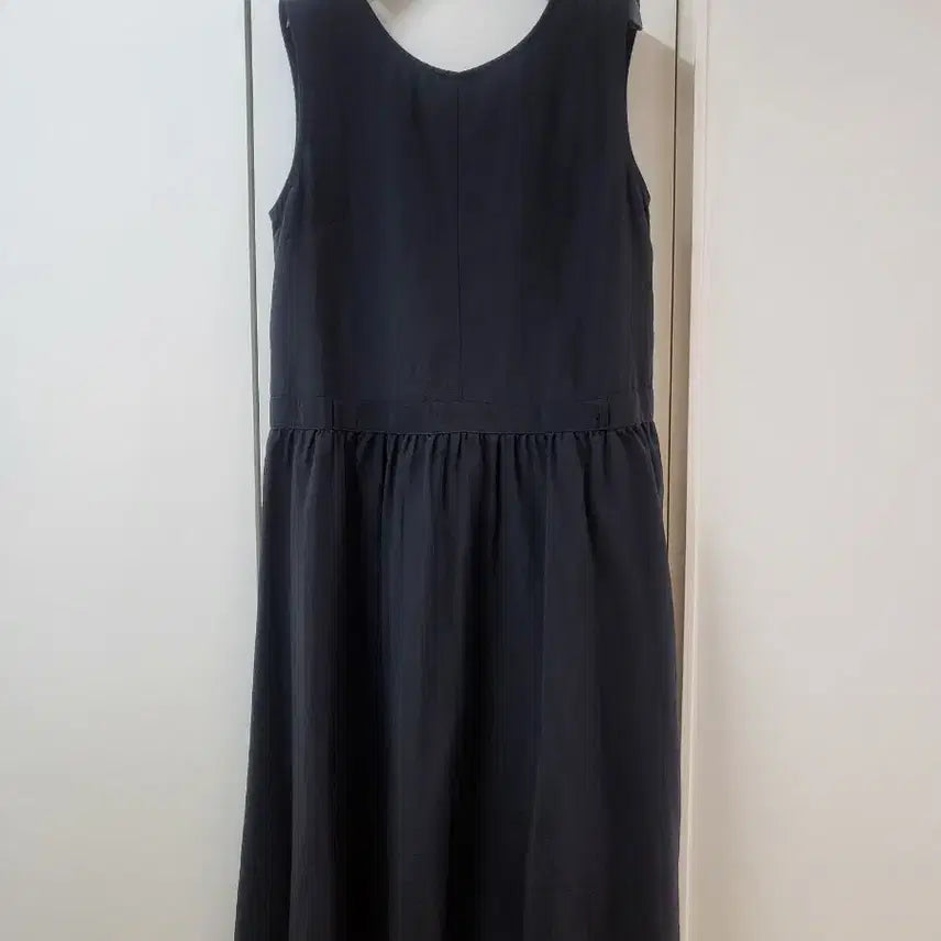 [BUNJANG] Black Sleeveless Midi Dress / 블랙 민소매 원피스 새상품