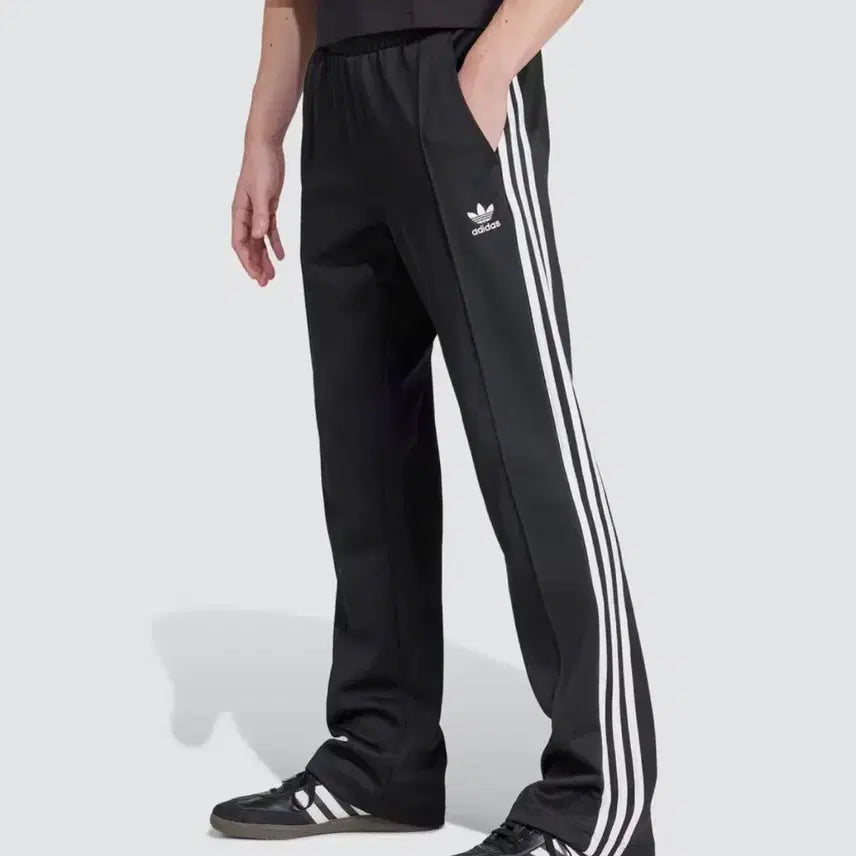 [BUNJANG] Adidas Track Pants IZ4807 / 아디다스 트랙 팬츠 IZ4807