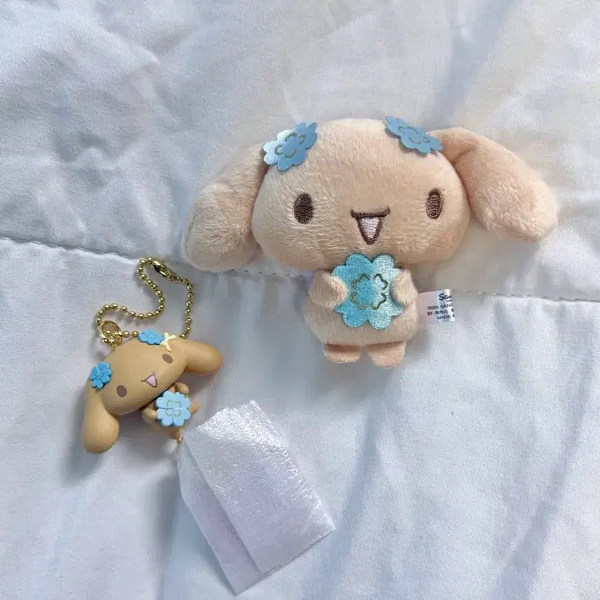[BUNJANG] Cinnamoroll Mocha Clover Secret Random Brooch & Keychain Set / 반택포) 모카 클로버 시크릿 랜덤 브로치 , 시크릿 랜덤 키링 세트