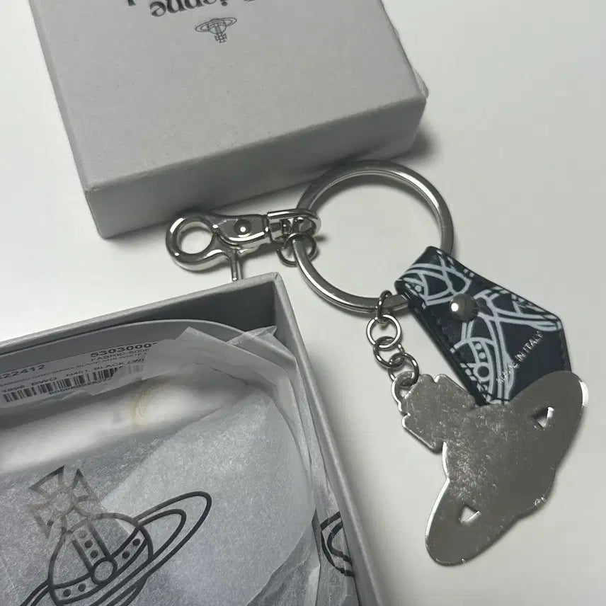 [BUNJANG] Vivienne Westwood Saffiano Black & White Keyring / 비비안 웨스트우드 사피아노 블랙 앤 화이트 키링 블랙
