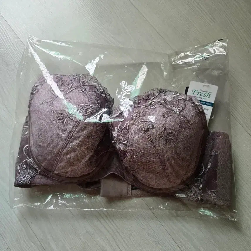 [BUNJANG] Venus Black Label Padded Bra 85D New / 비너스 블랙 라벨 패드 브라 85D 새상품
