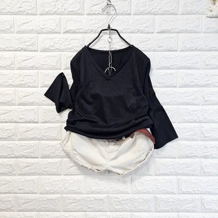 [BUNJANG] V-Neck T-Shirt / 브이넥 티셔츠
