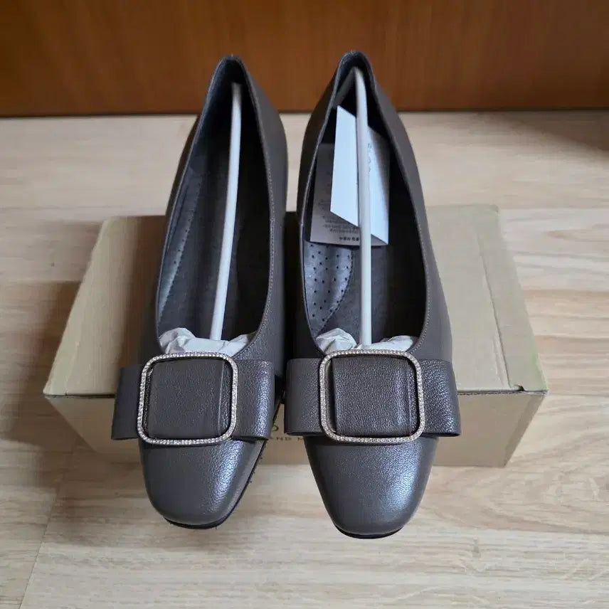 [BUNJANG] Handmade Genuine Leather Cubic Pumps (Taupe, 245mm) / (새상품) 국산 수제화 타우페 색상 소가죽고급스런 큐빅 구두(245mm)