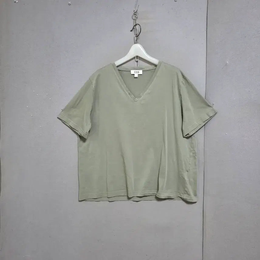 [BUNJANG] COS V-Neck T-Shirt - Light Khaki, Size L / COS 코스 브이넥 시원한 티셔츠 L  n6532