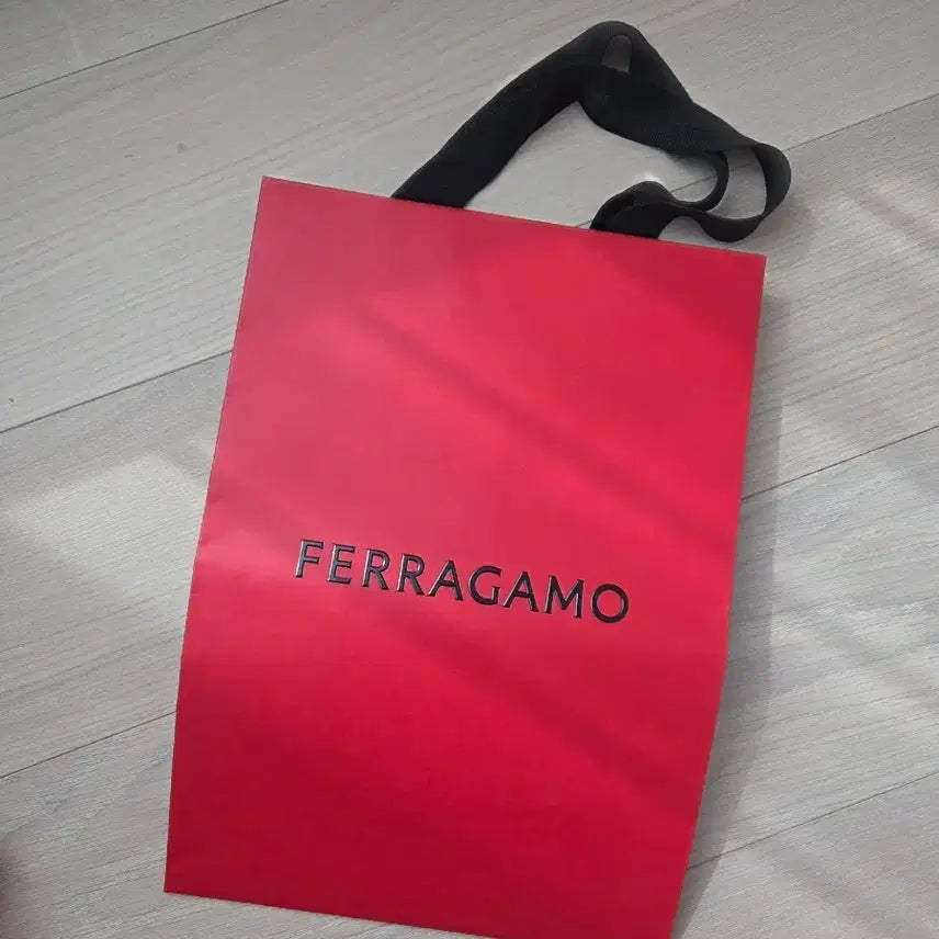 [BUNJANG] Salvatore Ferragamo Shopping Bag / 페라가모 쇼핑백 정품 종이가방 선물 가방 백화점 기념일