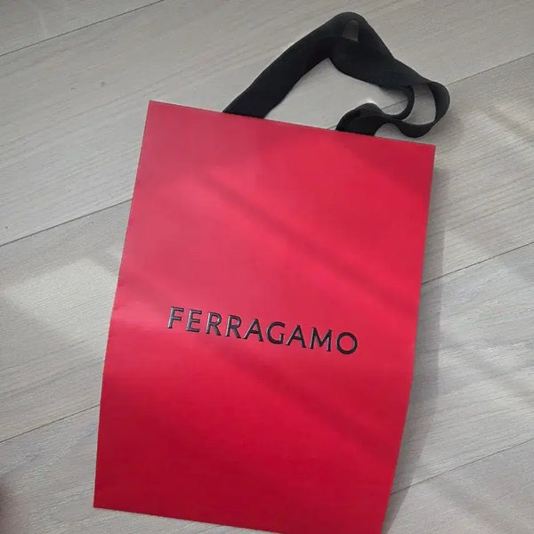 [BUNJANG] Salvatore Ferragamo Shopping Bag / 페라가모 쇼핑백 정품 종이가방 선물 가방 백화점 기념일