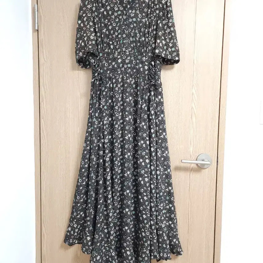 [BUNJANG] Thursday Island 2021 Floral Pattern Slim Long Dress / 21년도 써스데이아일랜드)  잔꽃패턴 슬림 롱원피스