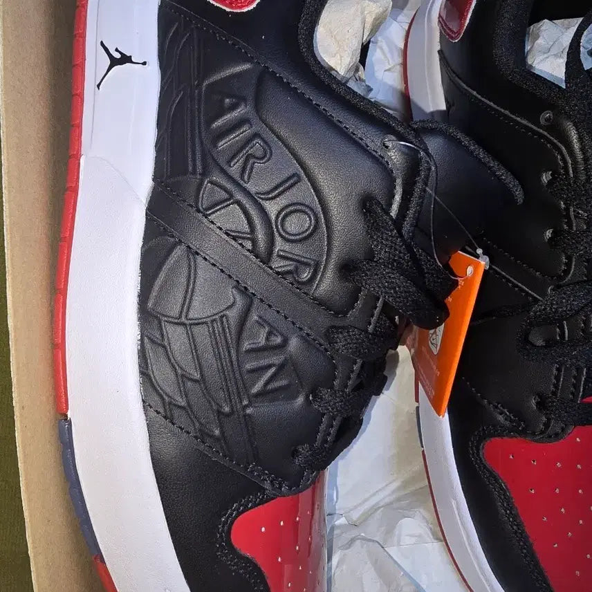 [BUNJANG] Nike Air Jordan 1 Mid Red/Black Shoes / 나이키 에어 조던 1 미드 레드/블랙 새상품