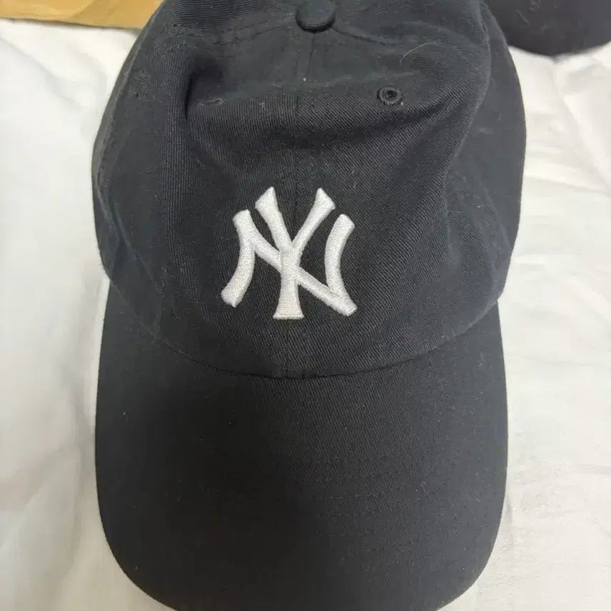 [BUNJANG] New York Yankees Black Baseball Cap / 뉴욕 양키스 볼캡 블랙 (뉴욕에서 구매)