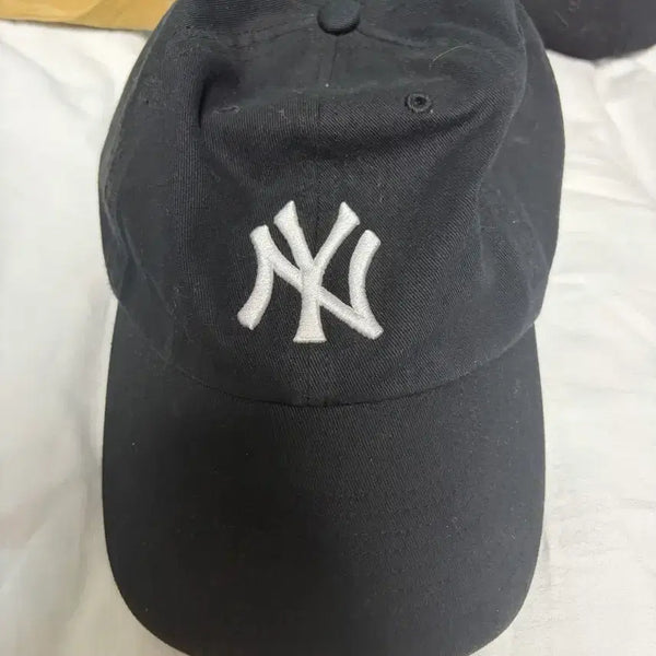 [BUNJANG] New York Yankees Black Baseball Cap / 뉴욕 양키스 볼캡 블랙 (뉴욕에서 구매)