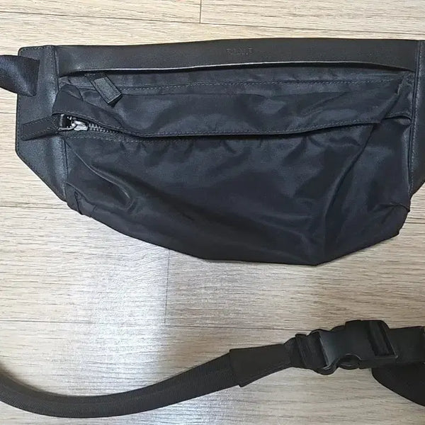 [BUNJANG] Time Homme Black Sling Bag / 타임옴므 블랙 슬링백