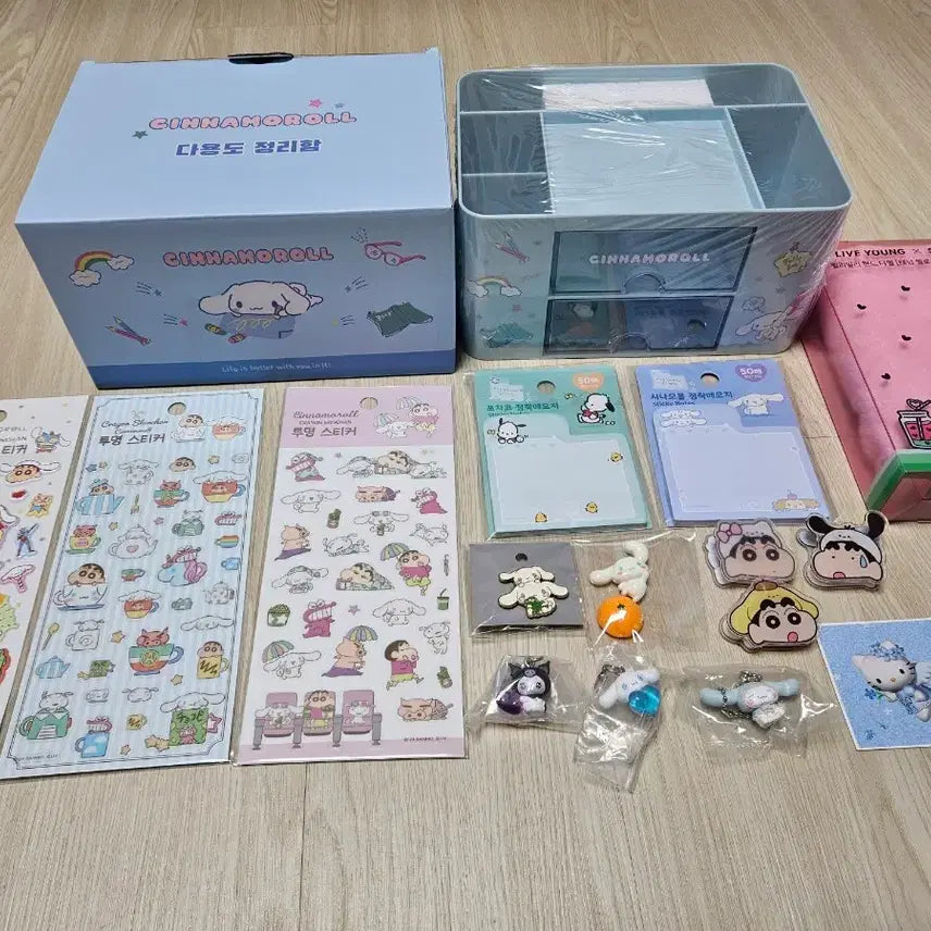 [BUNJANG] Sanrio Character Bundle Set (Cinnamoroll, Kuromi, Kitty, Pochacco) / 산리오 세트(가챠다용도정리함스티커메모지타월뱃지마그넷태닝키티시나모롤쿠로미