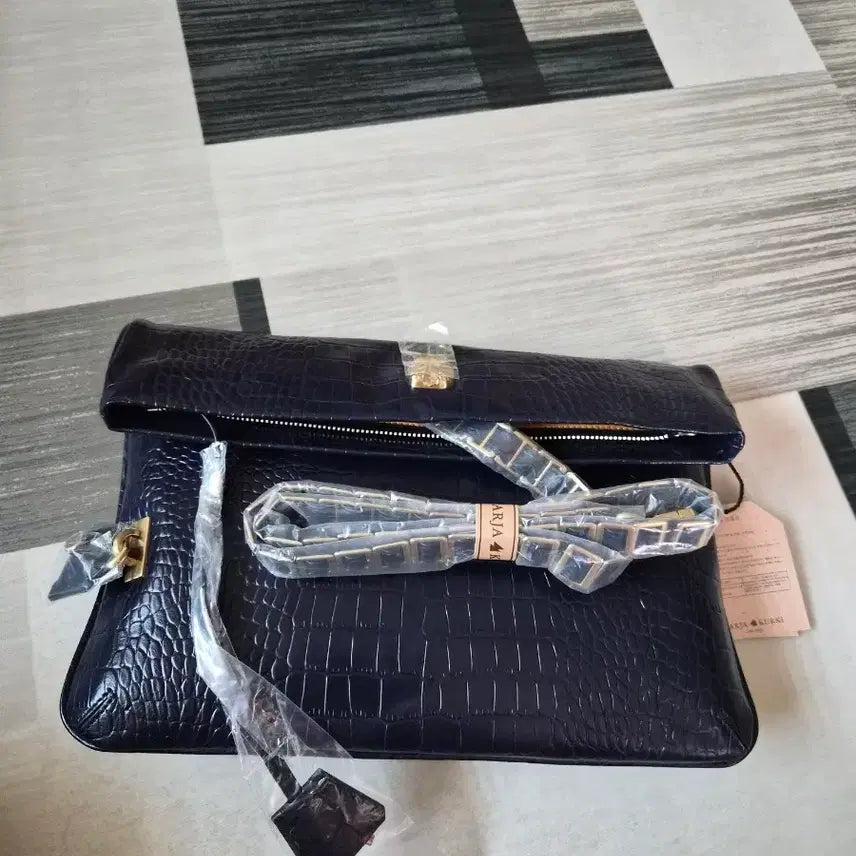[BUNJANG] Maria Curcui Crocodile Pattern Shoulder Bag / 마리아 꾸르끼 가방