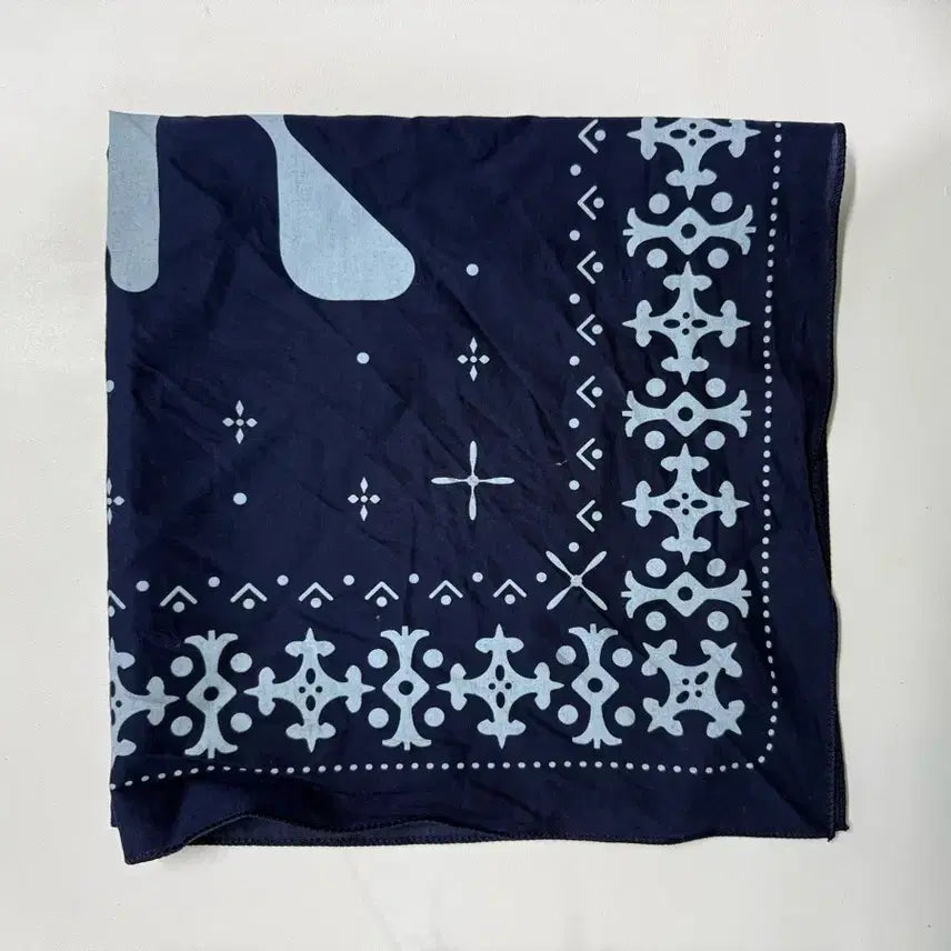 [BUNJANG] WOODZ Cho Seung Youn Woodz OHTORT Bandana Navy (Unsealed) / 우즈 조승연 woodz 오오타트 반다나 네이비 (개봉)