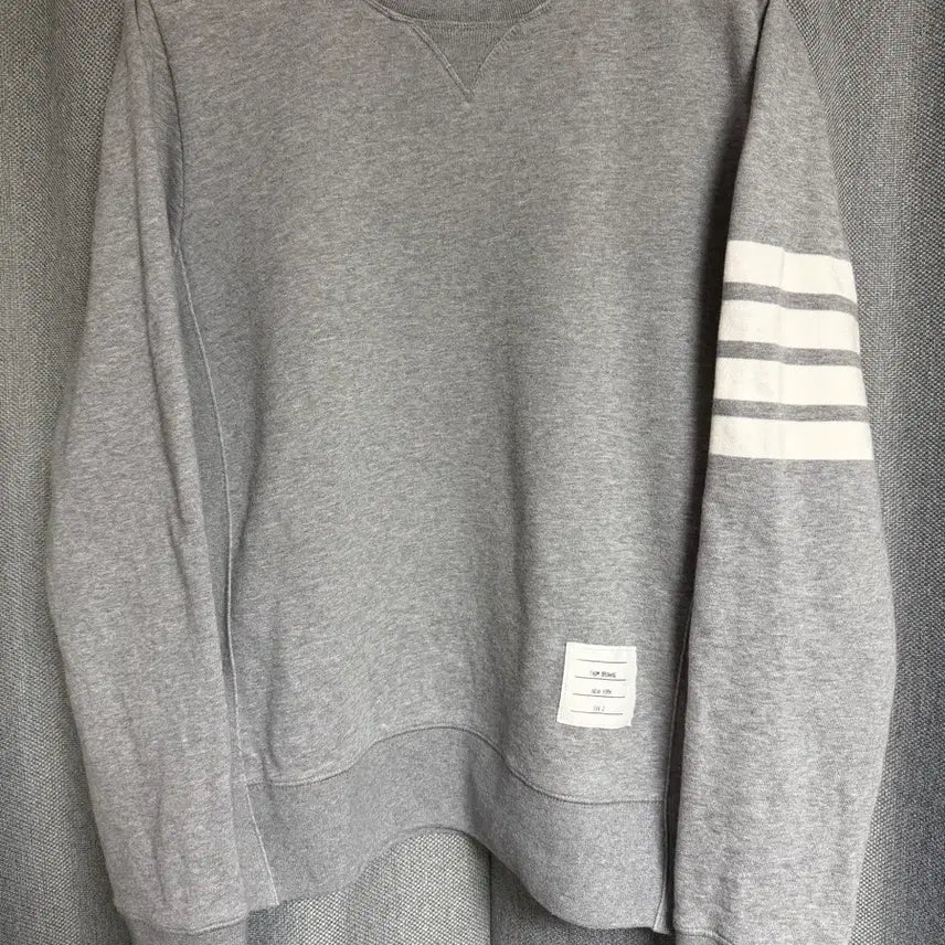 [BUNJANG] Thom Browne Diagonal Stripe Sweatshirt Grey Size 2 / 톰브라운 사선완장 맨투맨 그레이 2사이즈