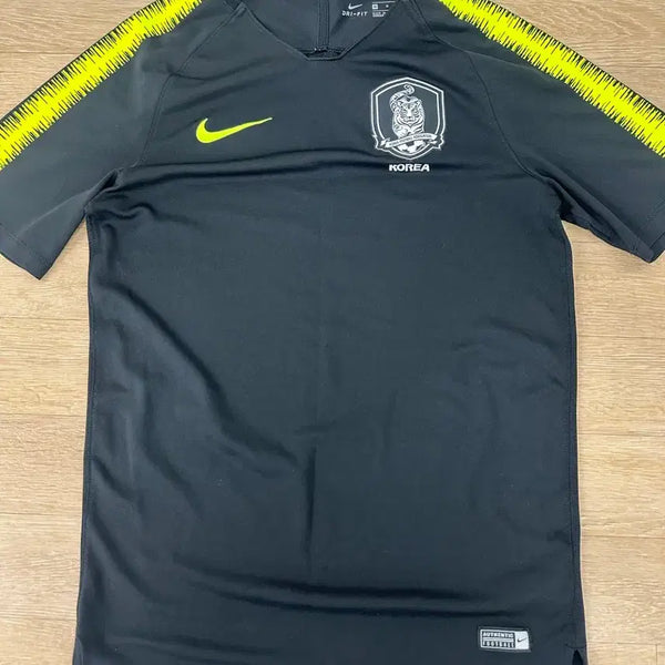 [BUNJANG] South Korea National Team 2018-2020 Training Top (Size M) / 18-20 대한민국 국대 트레이닝탑 M사이즈