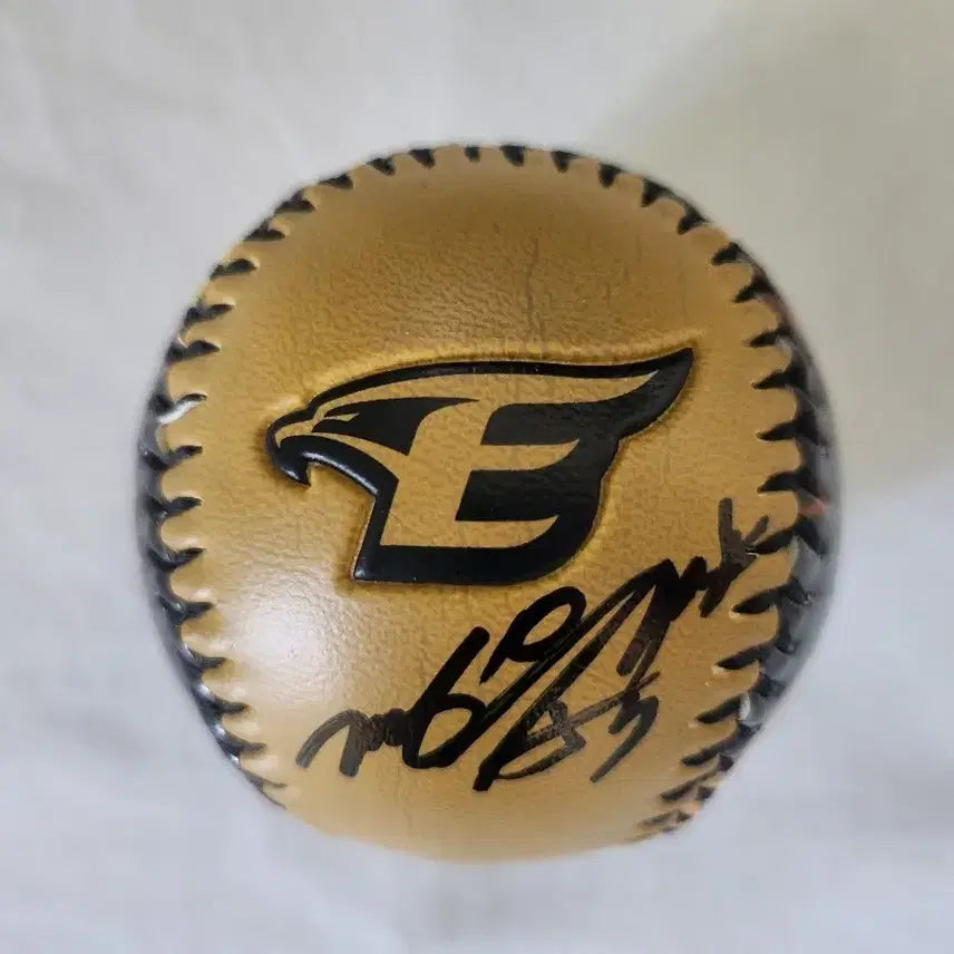 [BUNJANG] Hanwha Eagles Legend Jung Woo-ram Autographed Retirement Baseball / 한화이글스 레전드 정우람 은퇴기념 친필 싸인볼