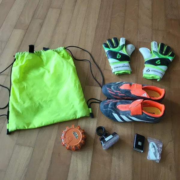 [BUNJANG] Adidas Predator 240mm Soccer Cleats Bundle / 아디다스 240mm 프레데터 축구화 외 모두일괄 GS25반택포