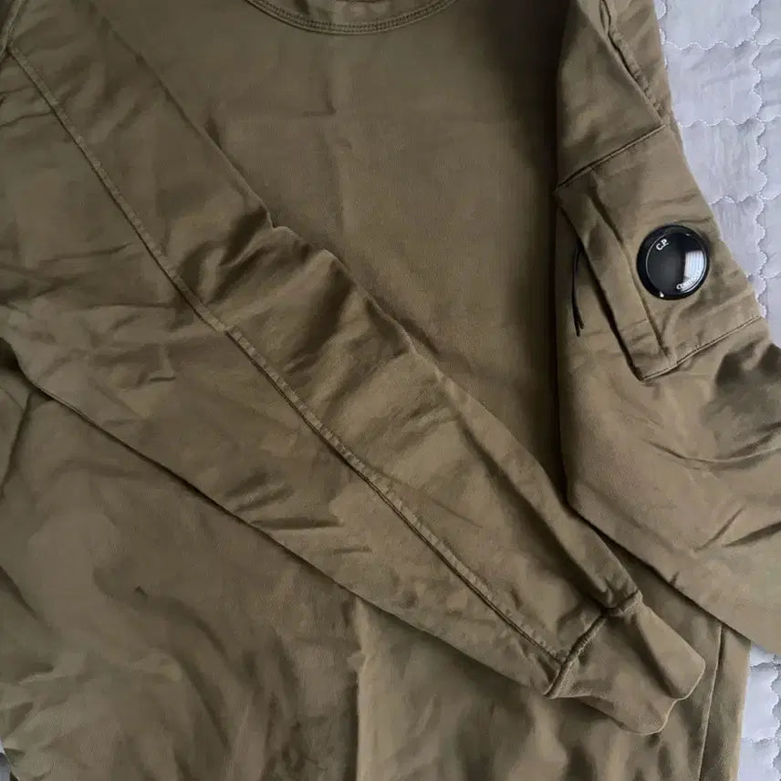 [BUNJANG] CP Company Crewneck Sweatshirt Khaki Olive / CP컴퍼니 맨투맨 스웻셔츠 카키 올리브