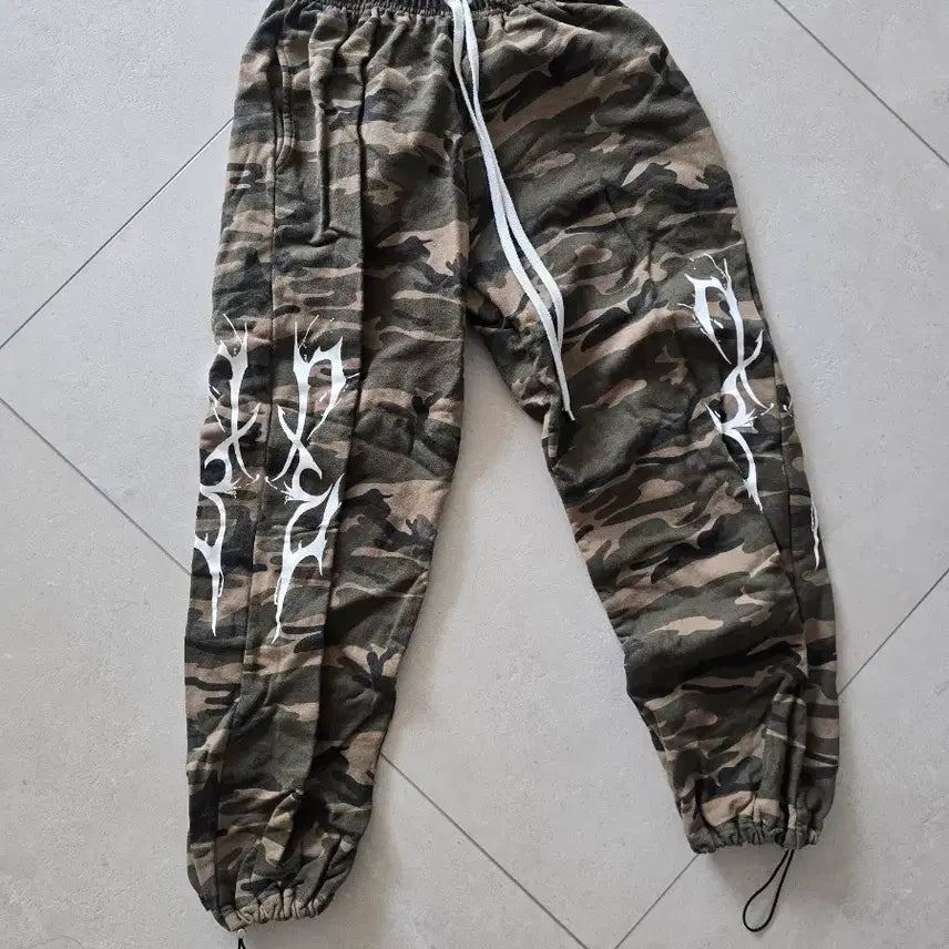 [BUNJANG] Dissh H Camo Jogger Pants / 디쏘에이치 카모 조거 2