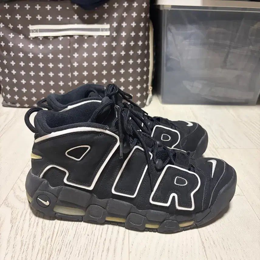[BUNJANG] Nike Air More Uptempo Black White Suede Basketball Shoes (Size 275) / 나이키 에어 모어 업템포 검흰 (275)