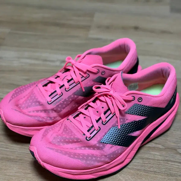 [BUNJANG] New Balance FuelCell Rebel v4 Ultra Pink Black 2E Wide Running Shoes / 뉴발란스 퓨어셀 레벨 v4 울트라 핑크 블랙 -  2E Wide