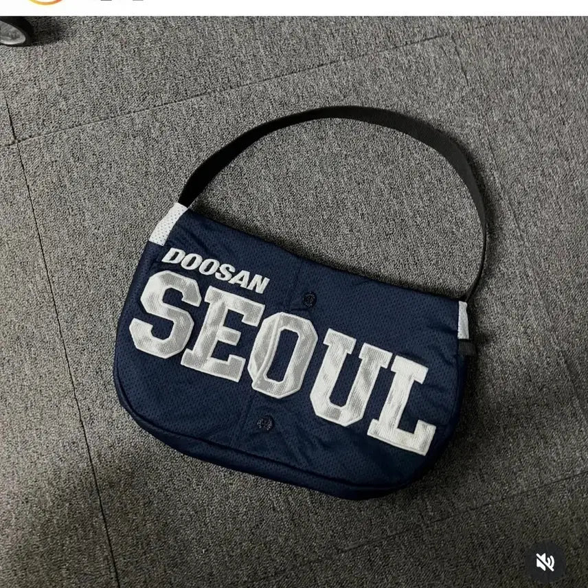 [BUNJANG] Doosan Bears Upcycled Uniform Handbag / 두산베어스 유니폼 업사이클링 가방 핸드백 에그백