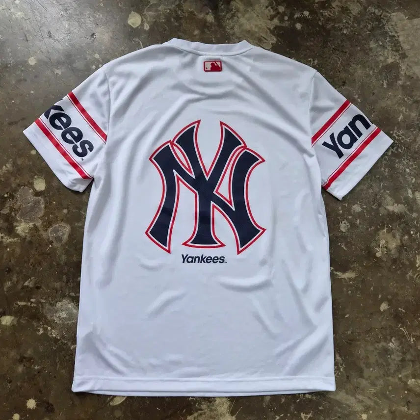 [BUNJANG] MLB New York Yankees Big Logo Short Sleeve T-Shirt Size 100 / 100) MLB 엠엘비 뉴욕양키스 빅로고 반팔티 반팔 티셔츠