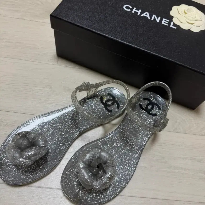 [BUNJANG] Chanel Camellia Jelly Sandals Silver Size 36 / (정품) 샤넬 샌들 슬리퍼 (36)