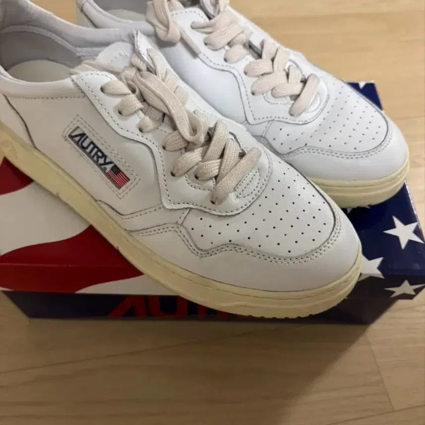 [BUNJANG] Aethelred Medalist White Sneakers EU42 / 오트리 메달리스트 화이트 스니커즈 EU42
