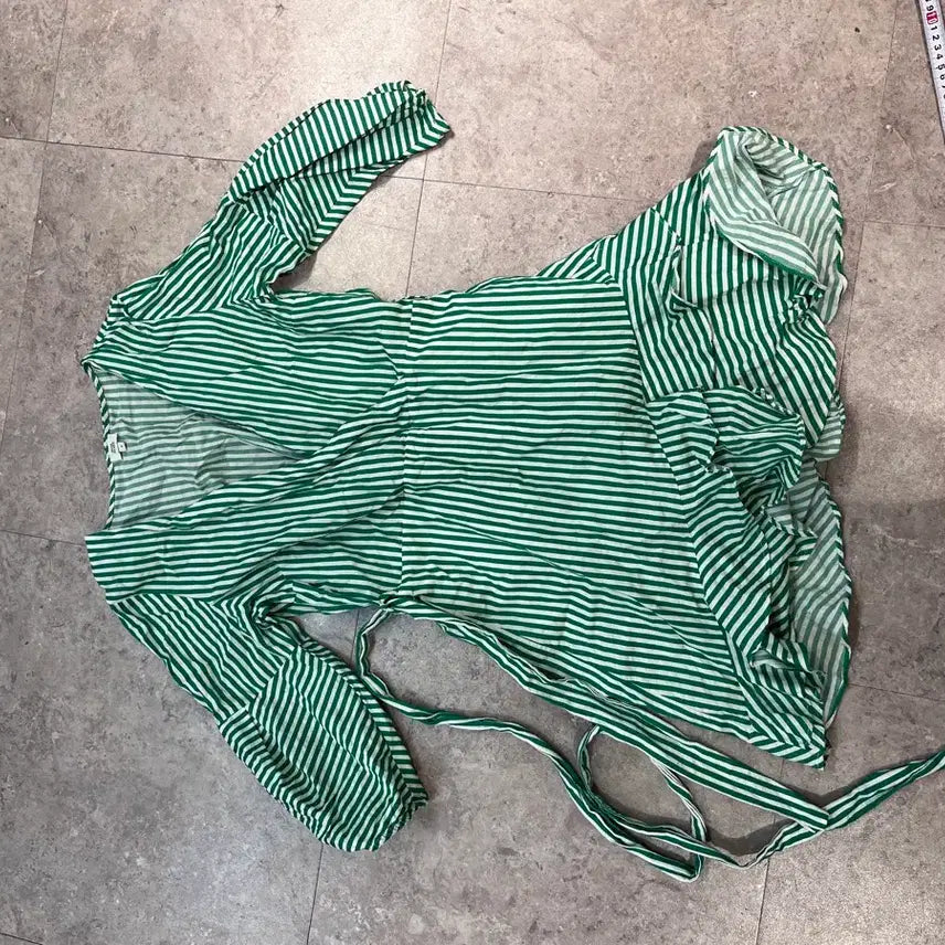 [BUNJANG] River Island Striped Wrap Midi Dress Green / 스트라이프 랩 원피스 그린