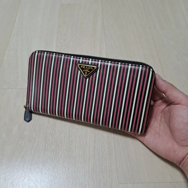 [BUNJANG] Prada Stripe Gold Zipper Long Wallet / [100%/정품] 프라다 스트라이프 금장 지퍼 장지갑