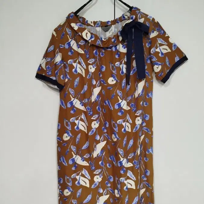 [BUNJANG] Brown Floral Linen Varsity Jacket Dress with Navy Ribbon Neck / 브라운 꽃나염 린넨 마원단 네이비 리본 묶는 넥 고상한 멋쟁이 원피스
